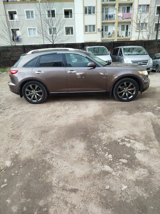 Infiniti FX35 2004 — photo 2