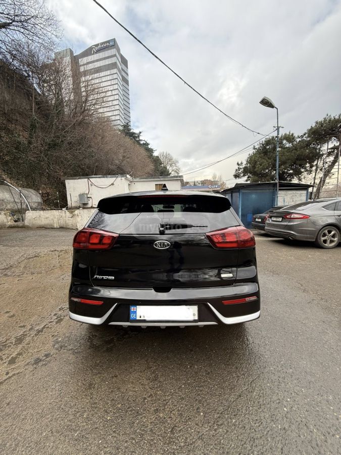 Kia Niro 2017 — photo 2