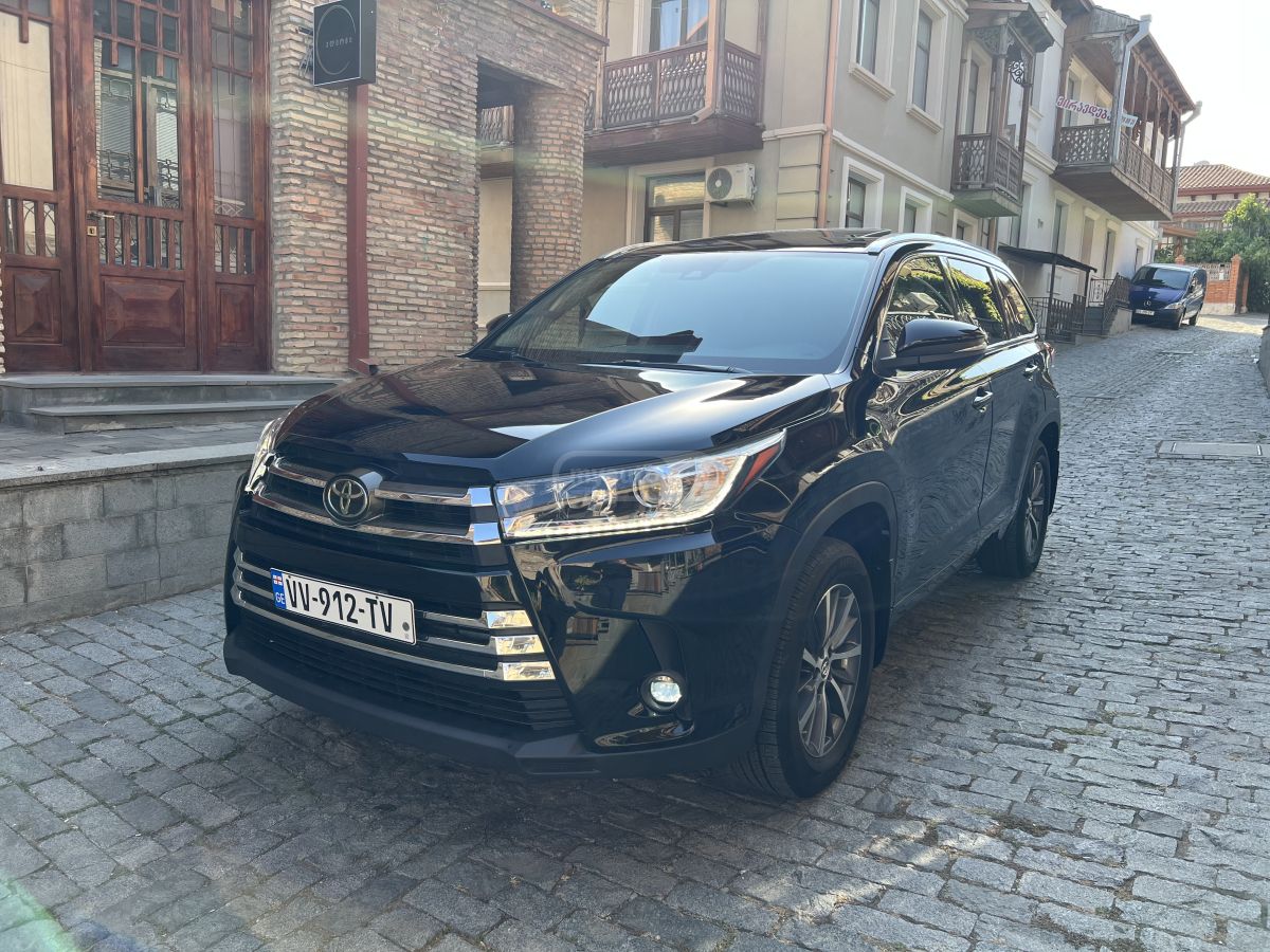 Toyota Highlander 2017 — photo 2