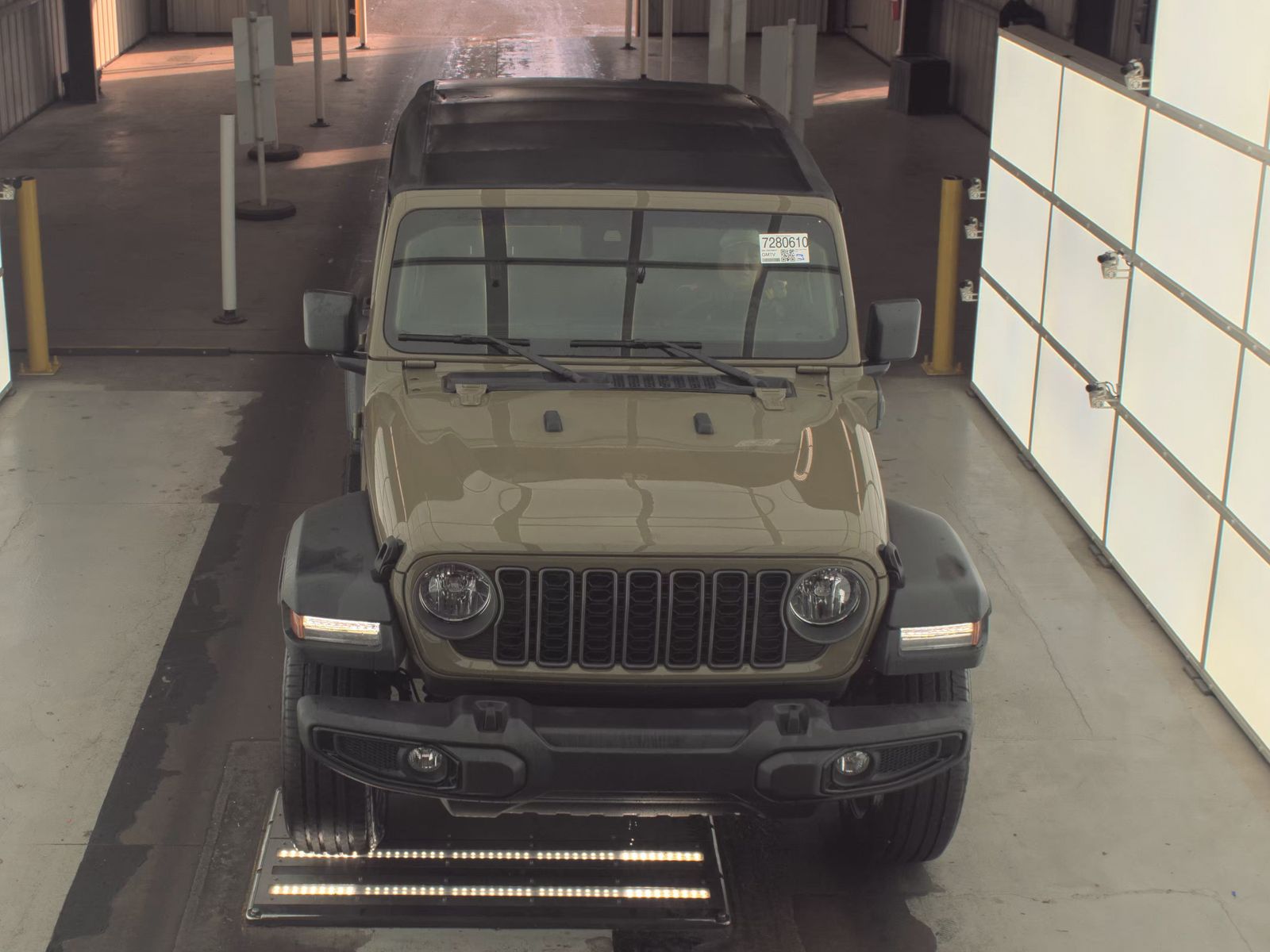 Jeep Wrangler 2025 — photo 2