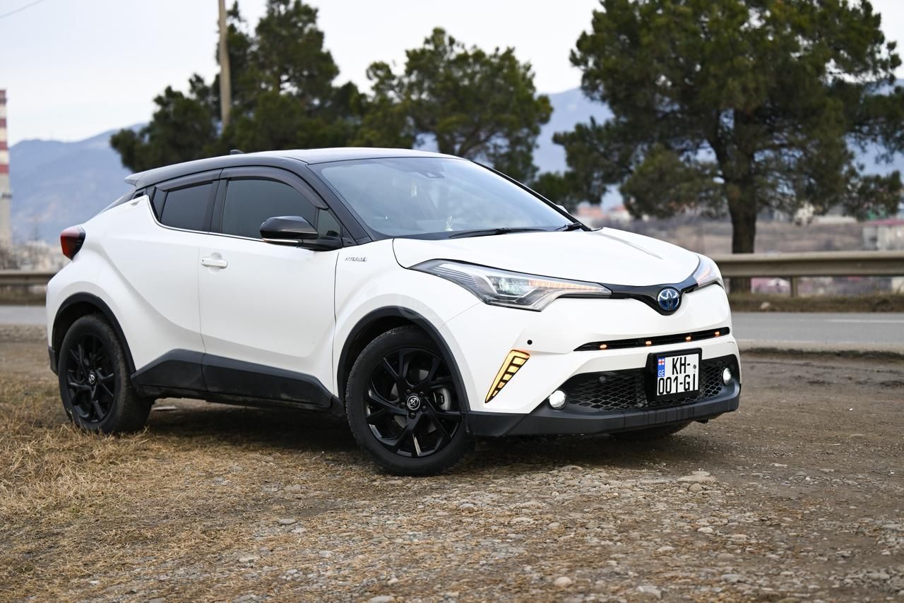 Toyota C-HR 2019 — photo 2