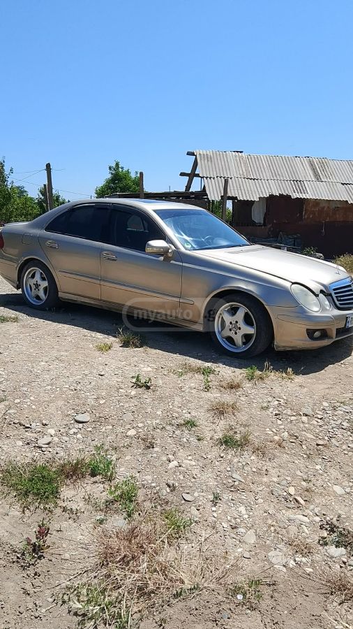 Mercedes-Benz E 220 2008 — photo 2