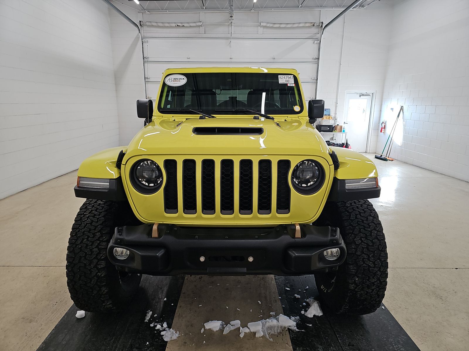 Jeep Wrangler 2023 — photo 2