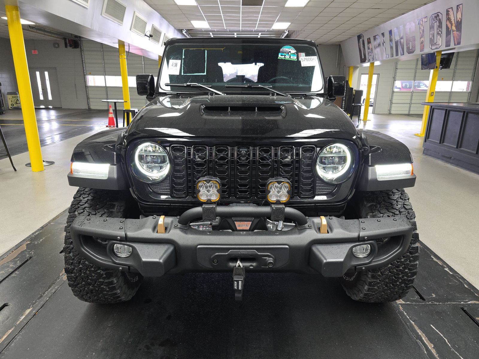 Jeep Wrangler 2024 — photo 2