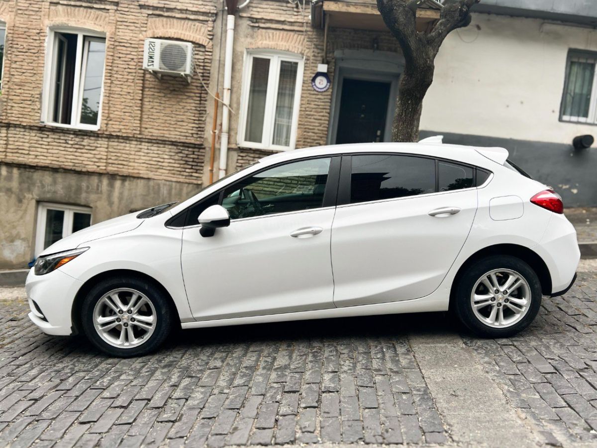 Chevrolet Cruze 2018 — photo 2