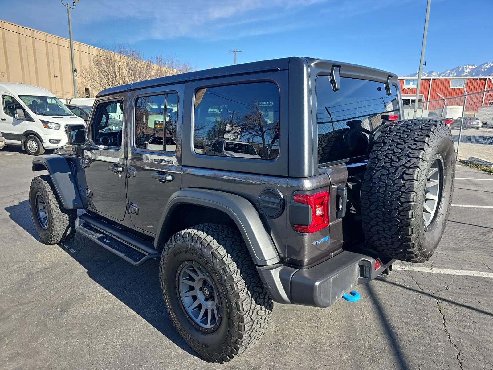 Jeep Wrangler 2023 — photo 2