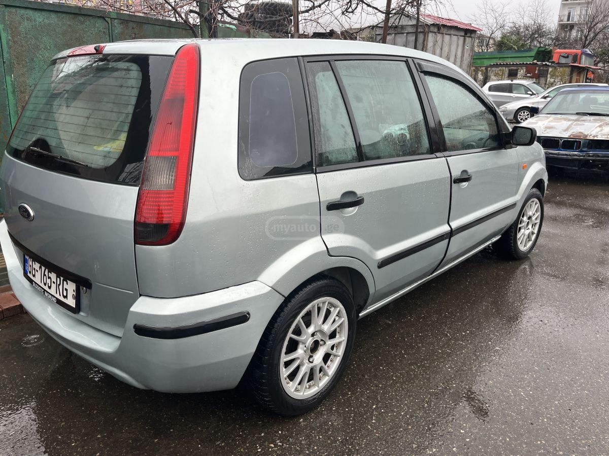 Ford Fusion 2002 — photo 2