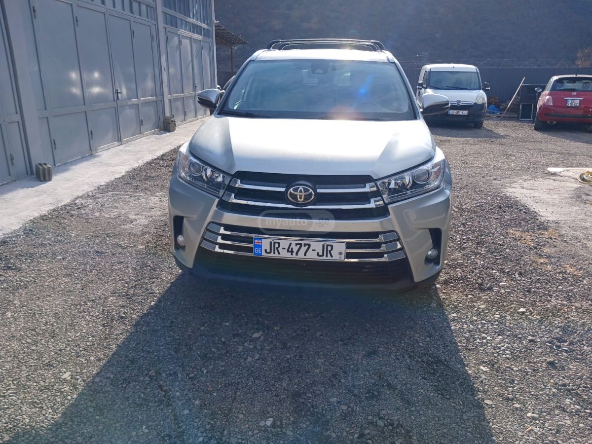 Toyota Highlander 2017 — photo 2