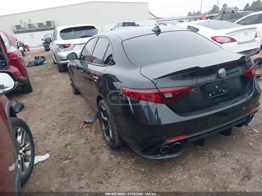 Alfa Romeo Giulia 2018 — photo 2