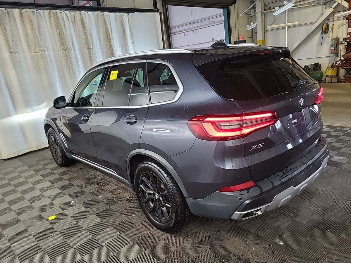 BMW X5 2019 — photo 2