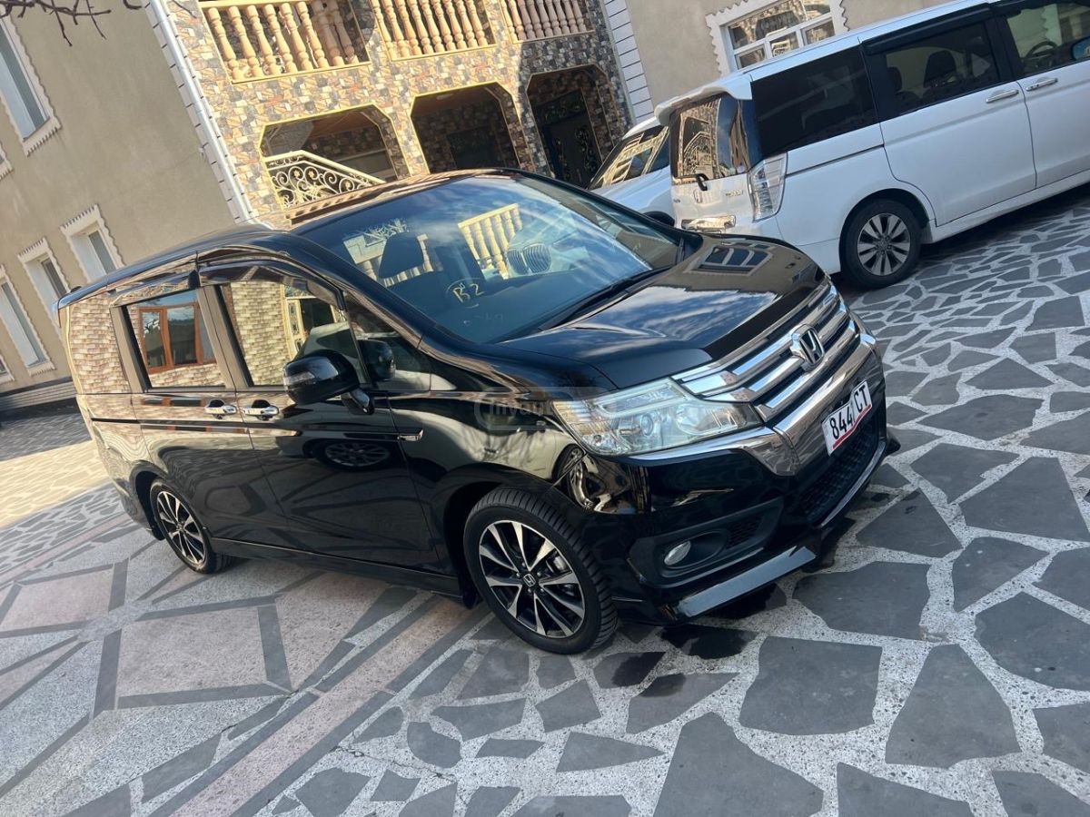 Honda Step Wagon 2014 — photo 2