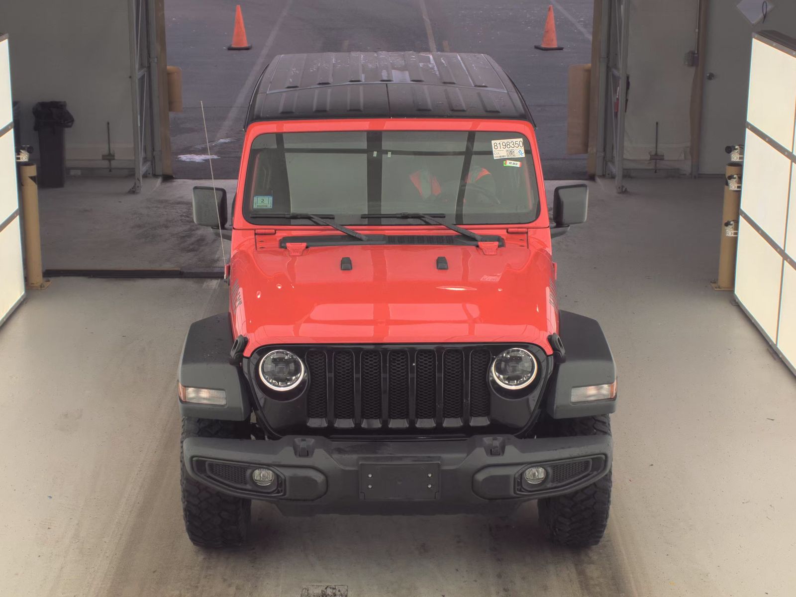 Jeep Wrangler 2023 — photo 2
