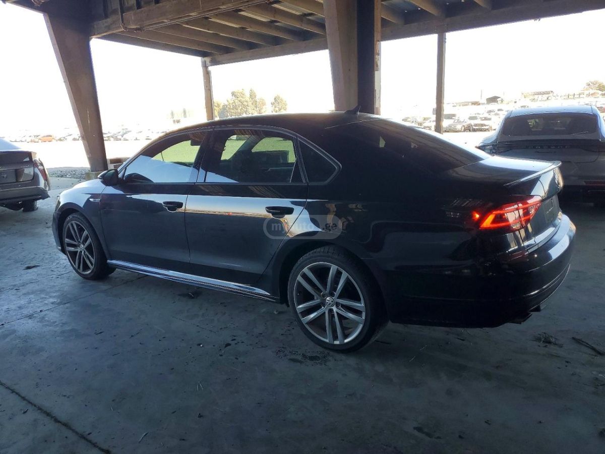 Volkswagen Passat 2018 — photo 2