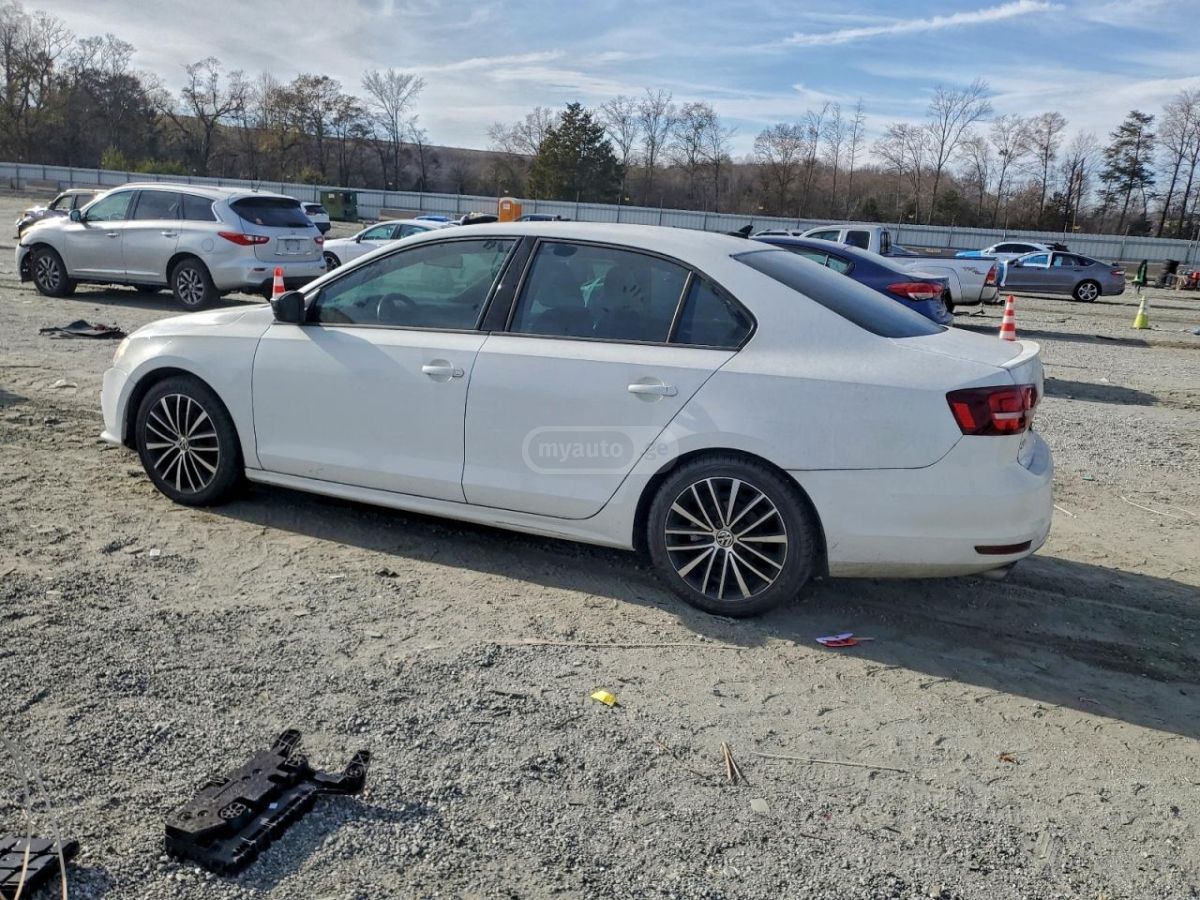 Volkswagen Jetta 2016 — photo 2