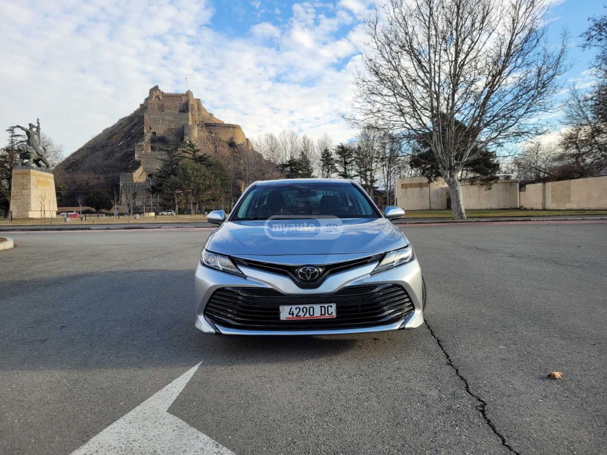 Toyota Camry 2020 — photo 2