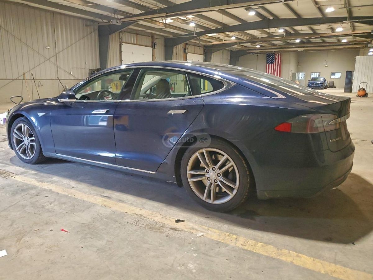 Tesla Model S 2015 — photo 2