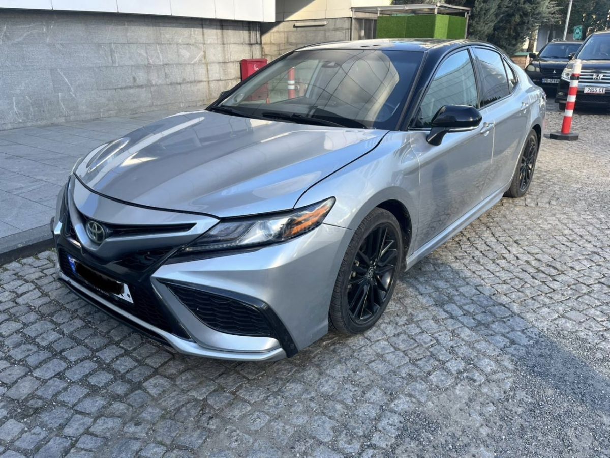 Toyota Camry 2022 — photo 2