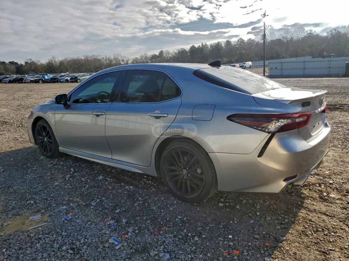 Toyota Camry 2022 — photo 2