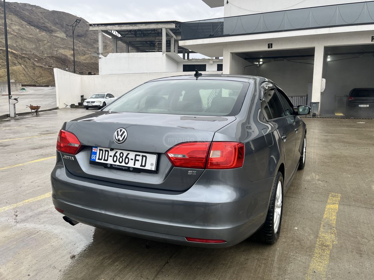 Volkswagen Jetta 2014 — photo 2