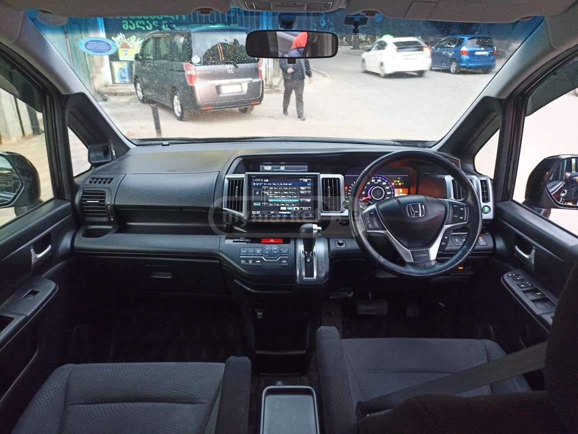 Honda Step Wagon 2014 — photo 2