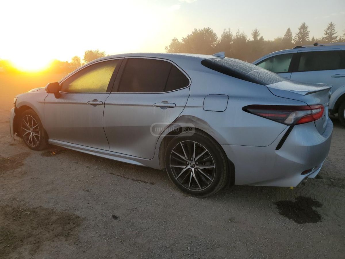 Toyota Camry 2024 — photo 2