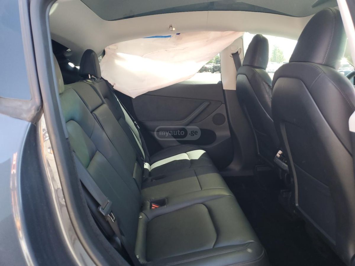 Tesla Model Y 2023 — photo 2