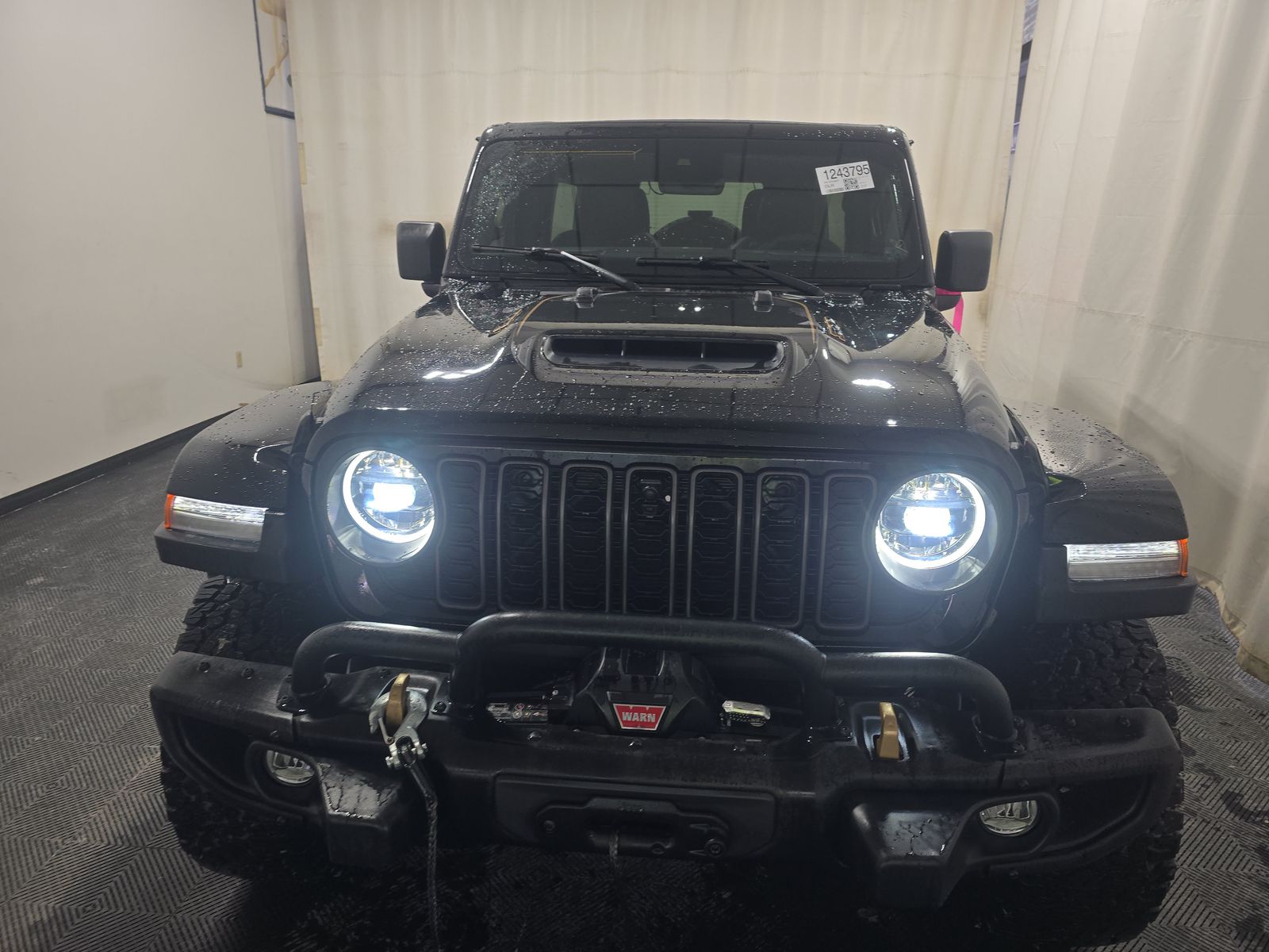 Jeep Wrangler 2024 — photo 2