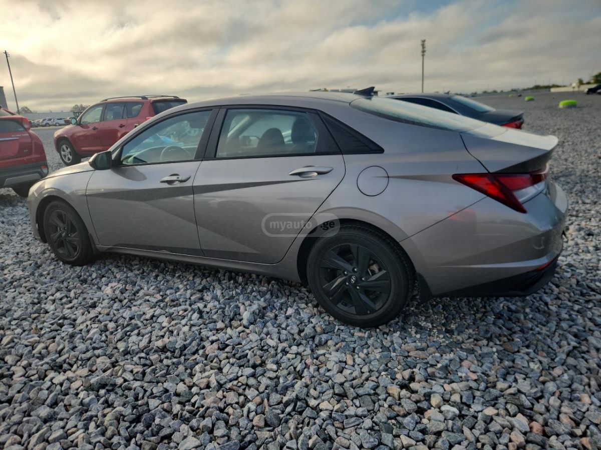 Hyundai Elantra 2023 — photo 2