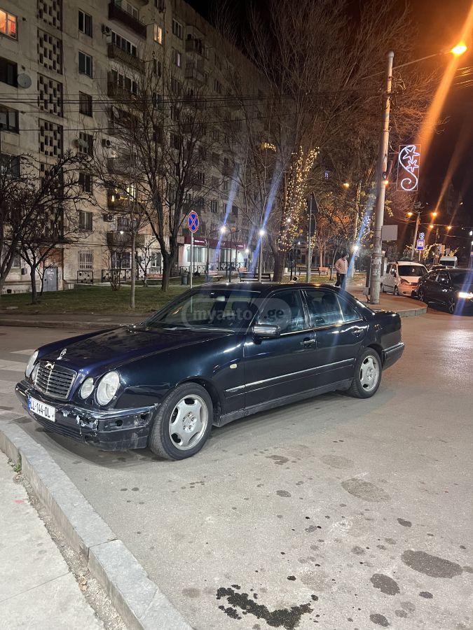 Mercedes-Benz E 320