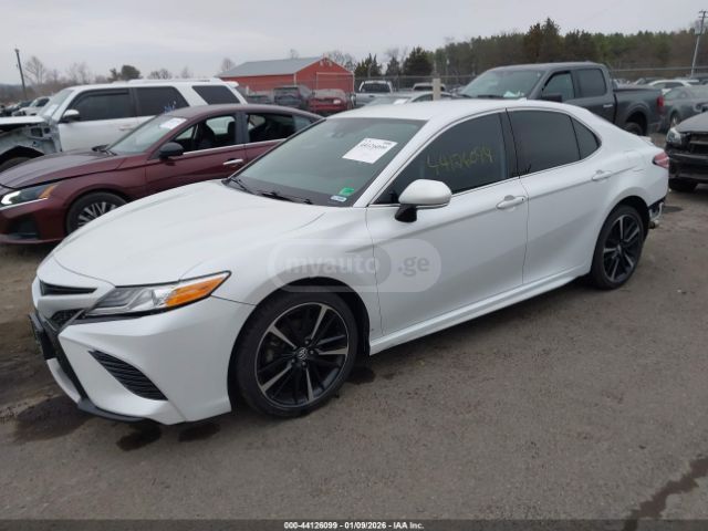 Toyota Camry 2020 — photo 2