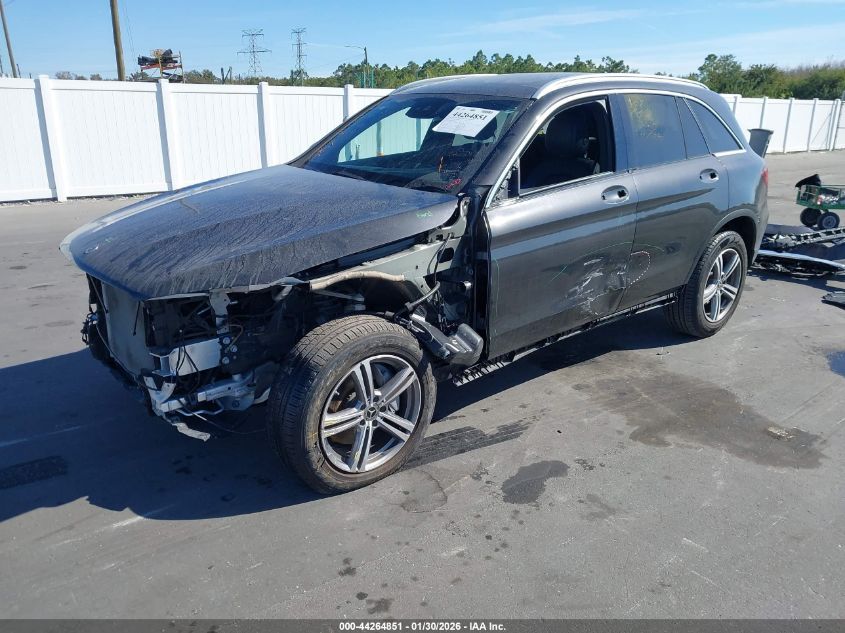 Mercedes-Benz C 300 2022 — photo 2