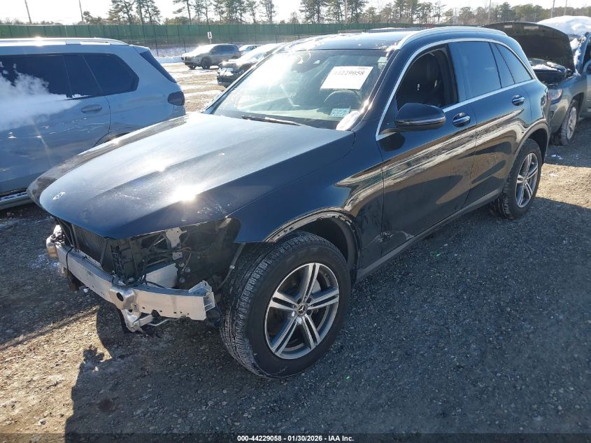 Mercedes-Benz C 300 2020 — photo 2