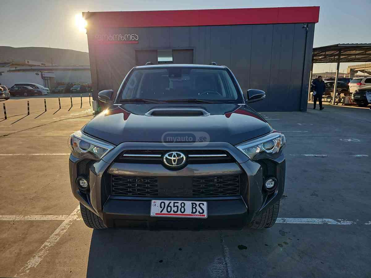 Toyota 4Runner 2023 — photo 2