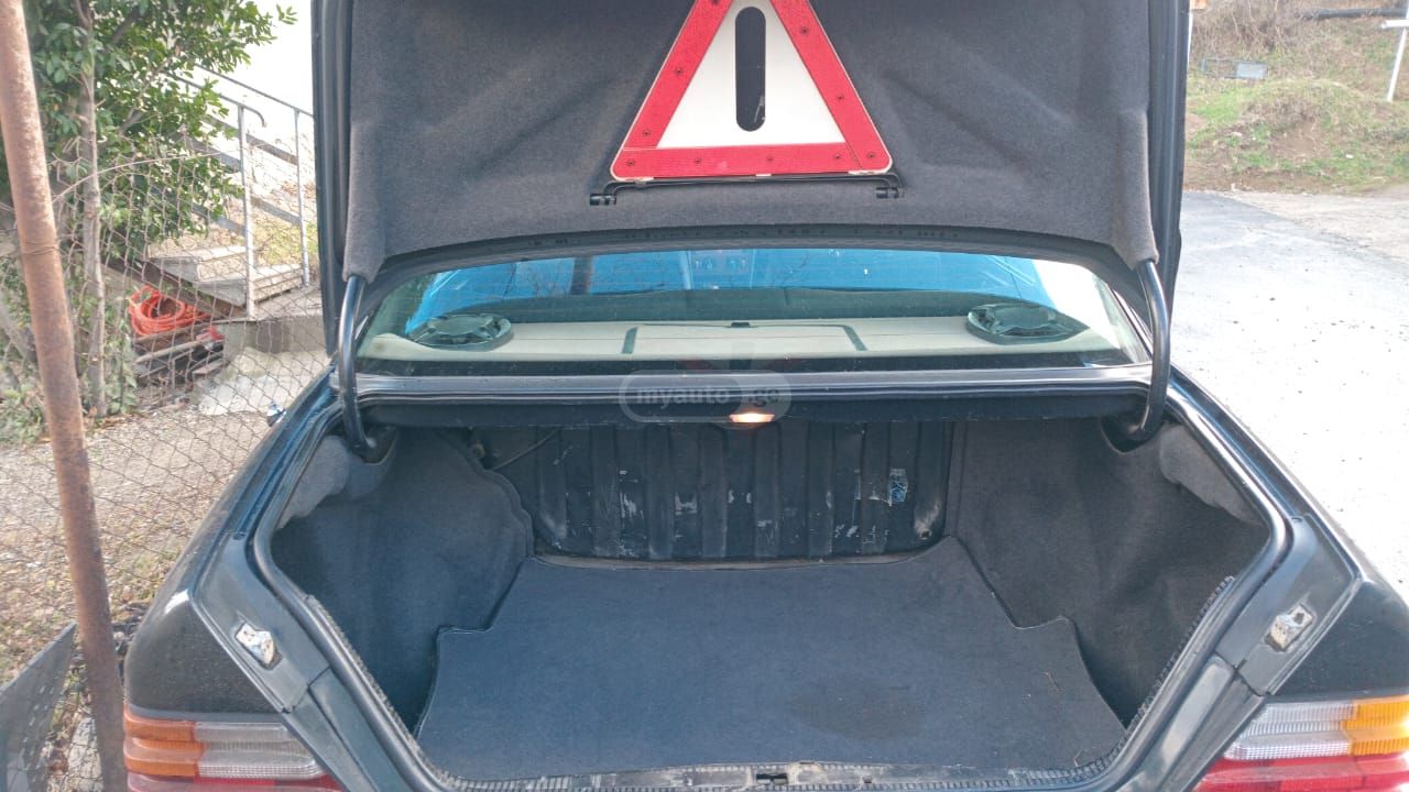 Mercedes-Benz E 230 1991 — photo 2
