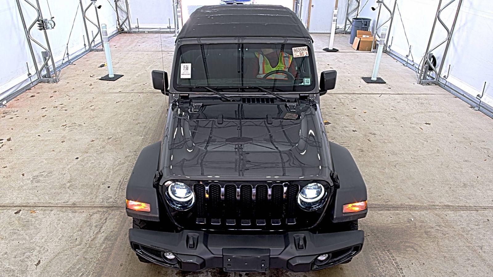 Jeep Wrangler 2023 — photo 2