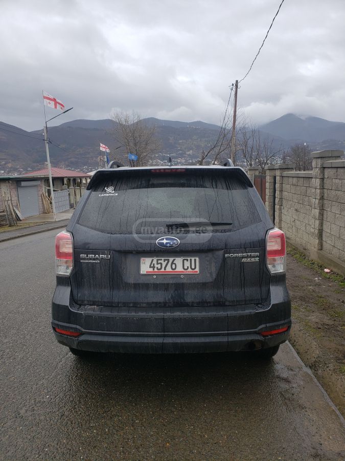 Subaru Forester 2017 — photo 2