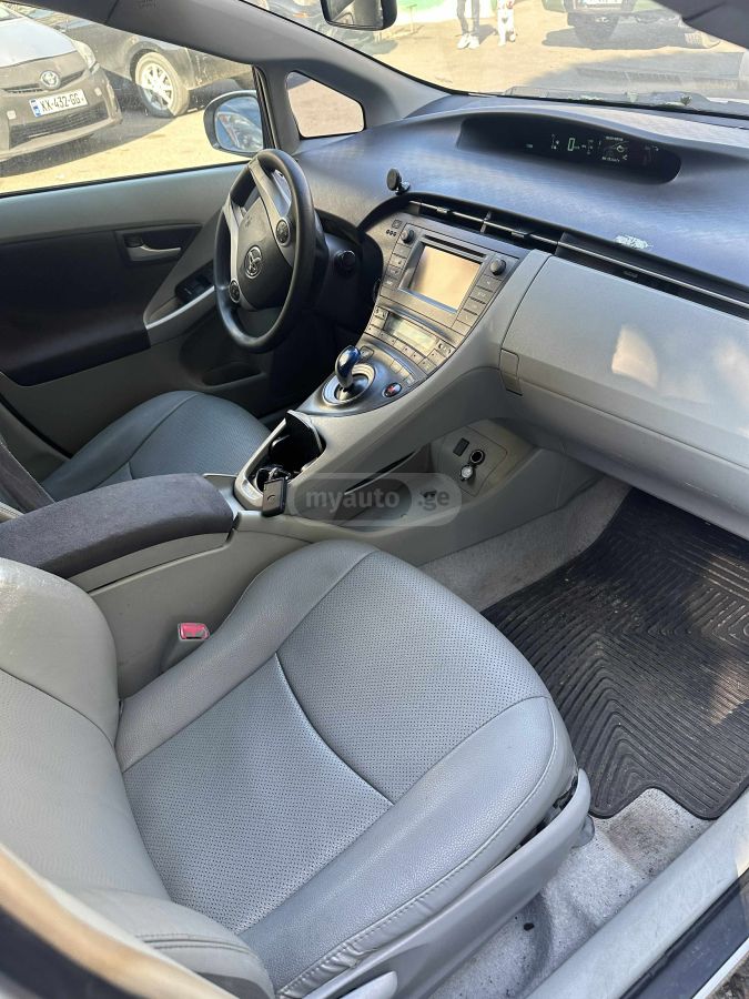Toyota Prius 2011 — photo 2