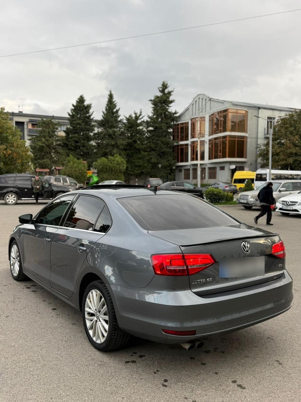 Volkswagen Jetta 2015 — photo 2