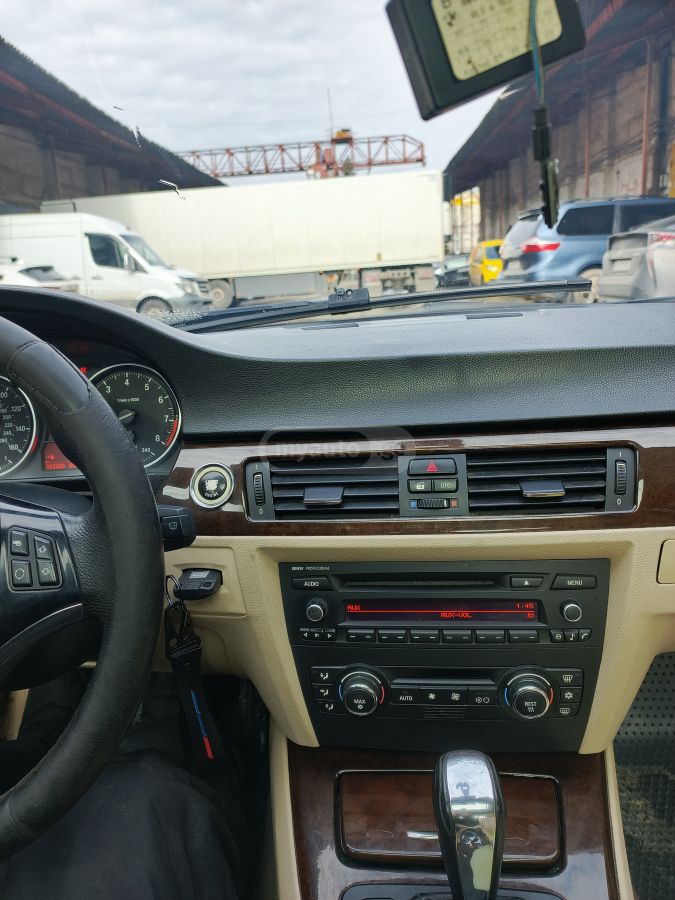 BMW 330 2008 — photo 2