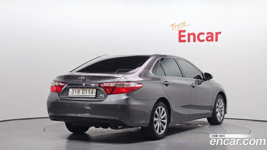 Toyota Camry 2017 — photo 2