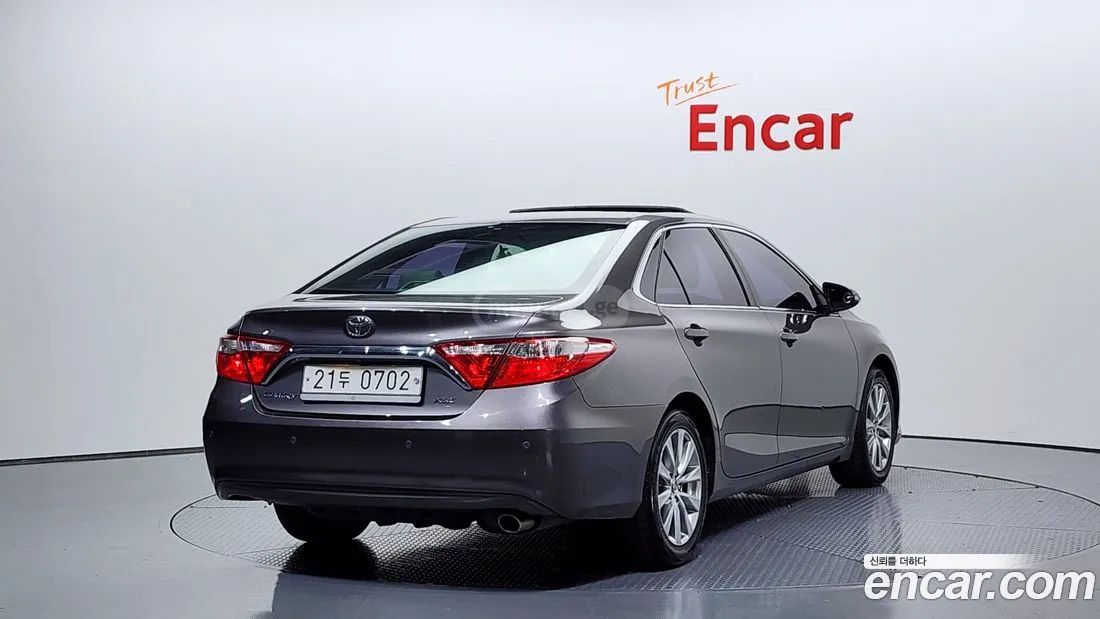 Toyota Camry 2015 — photo 2