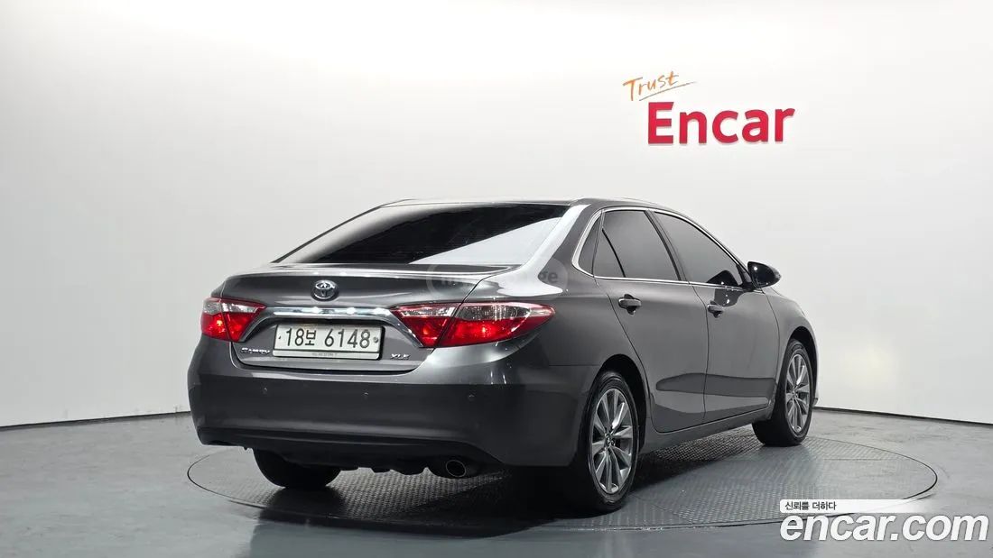Toyota Camry 2017 — photo 2