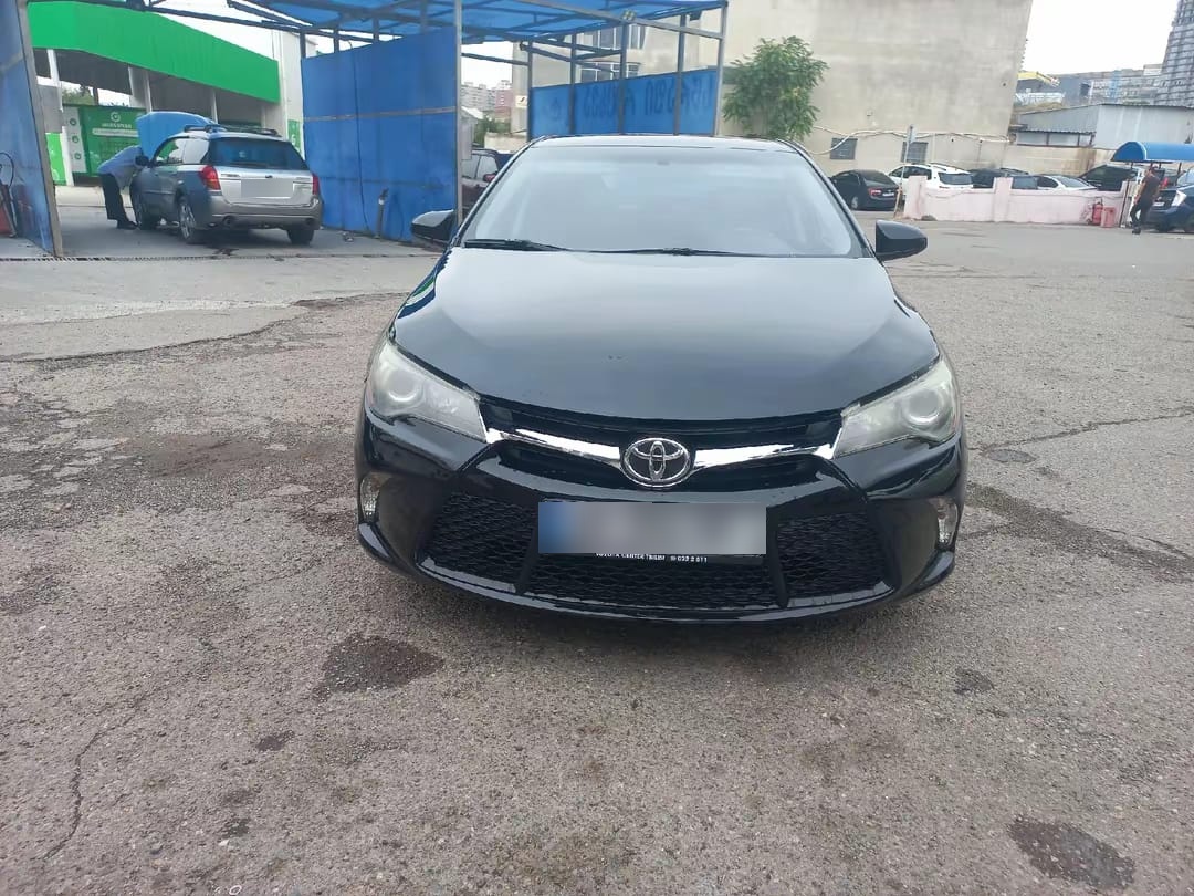 Toyota Camry 2016 — photo 2