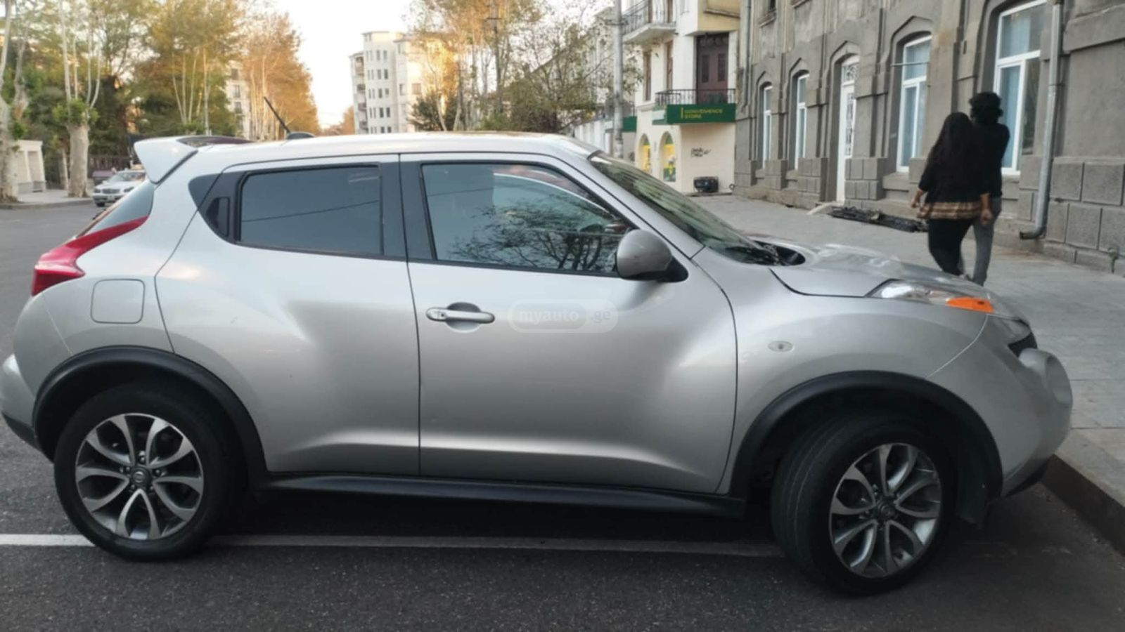 Nissan Juke 2011 — photo 2