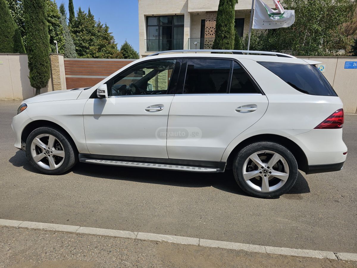 Mercedes-Benz GLE 350 2017 — photo 2