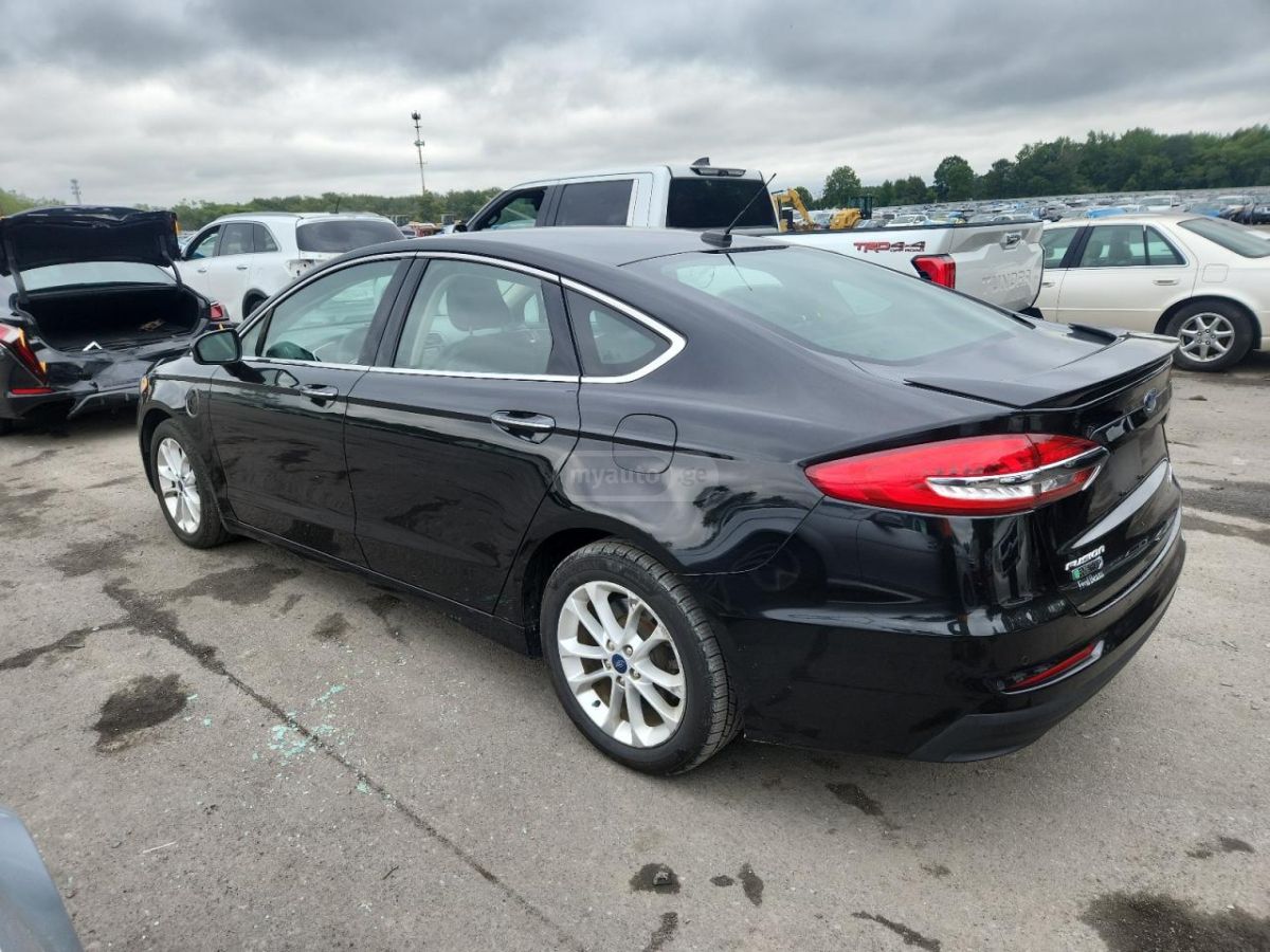 Ford Fusion 2019 — photo 2