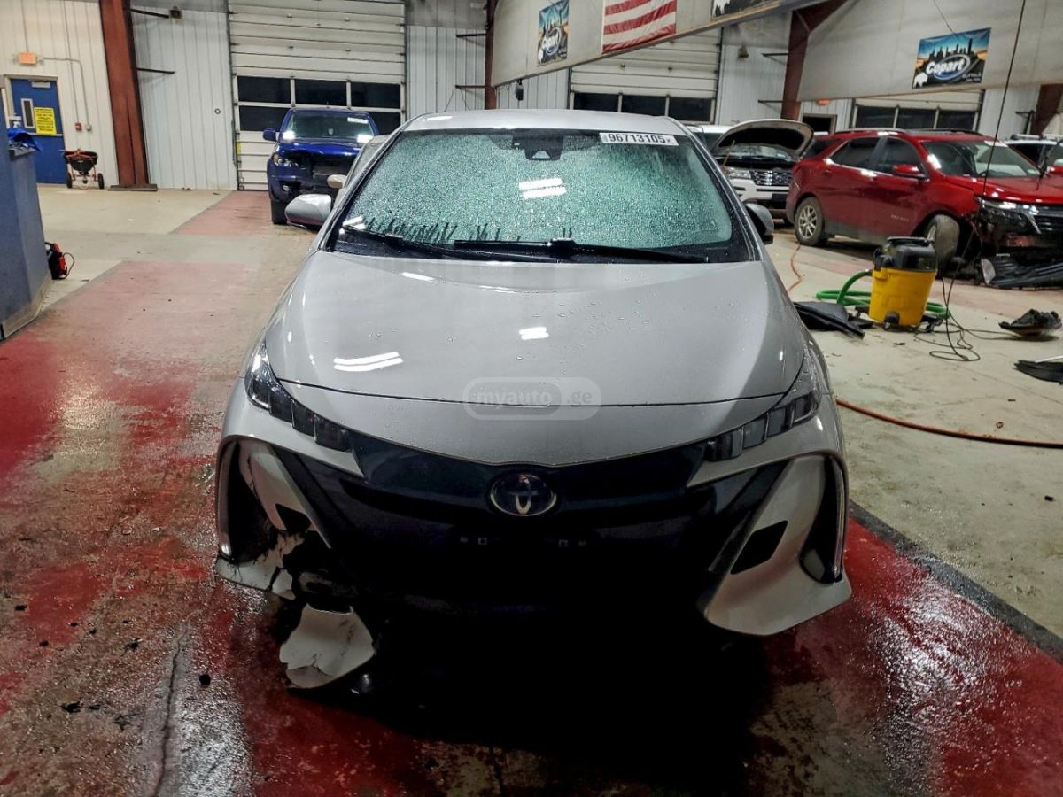 Toyota Prius 2020 — photo 2