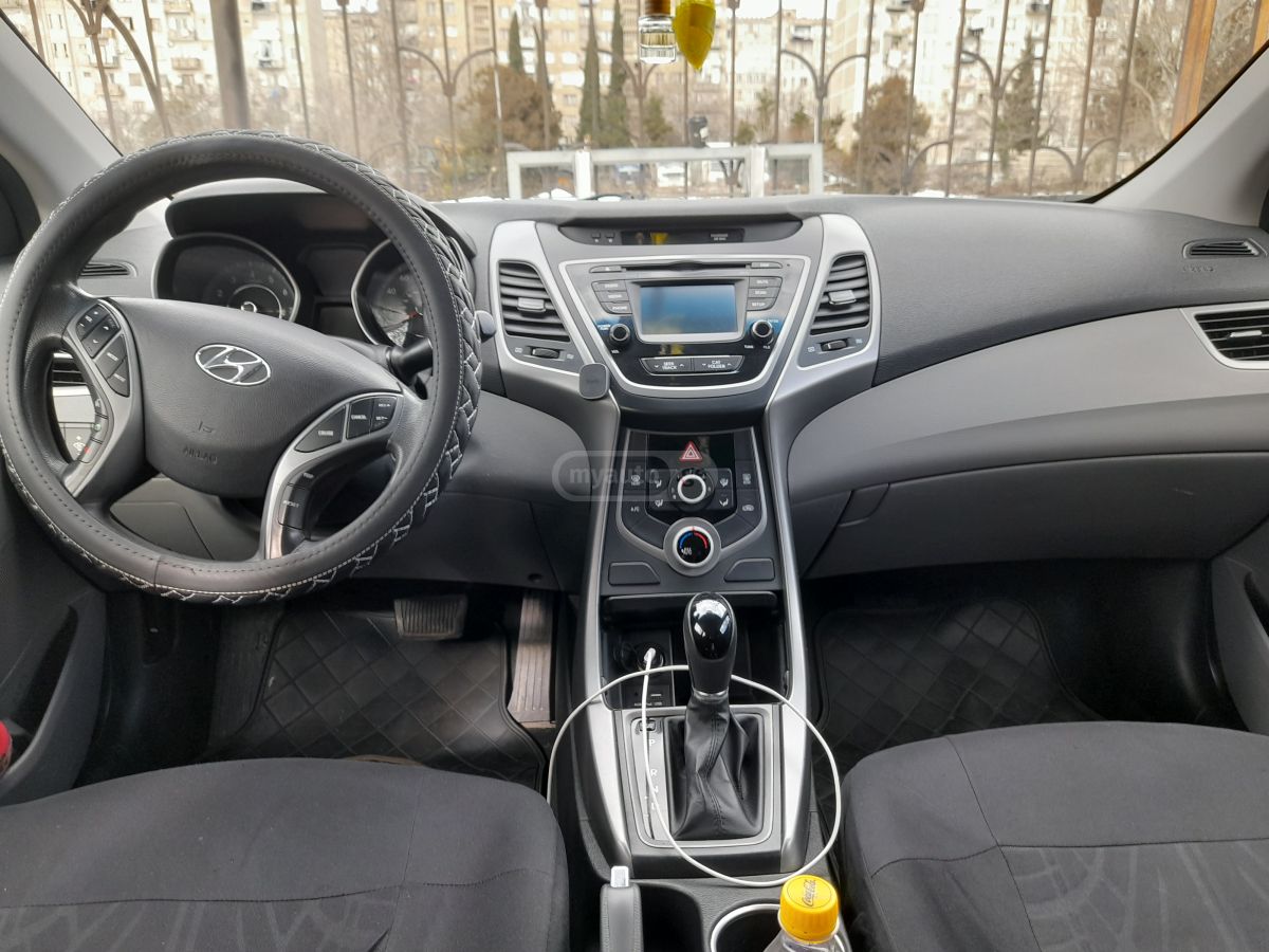 Hyundai Elantra 2015 — photo 2