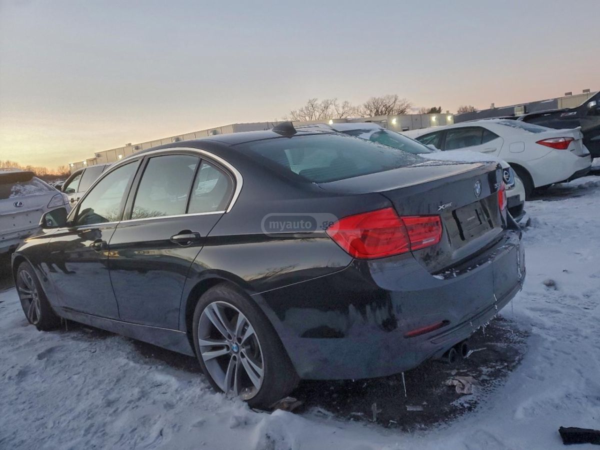 BMW 330 2018 — photo 2