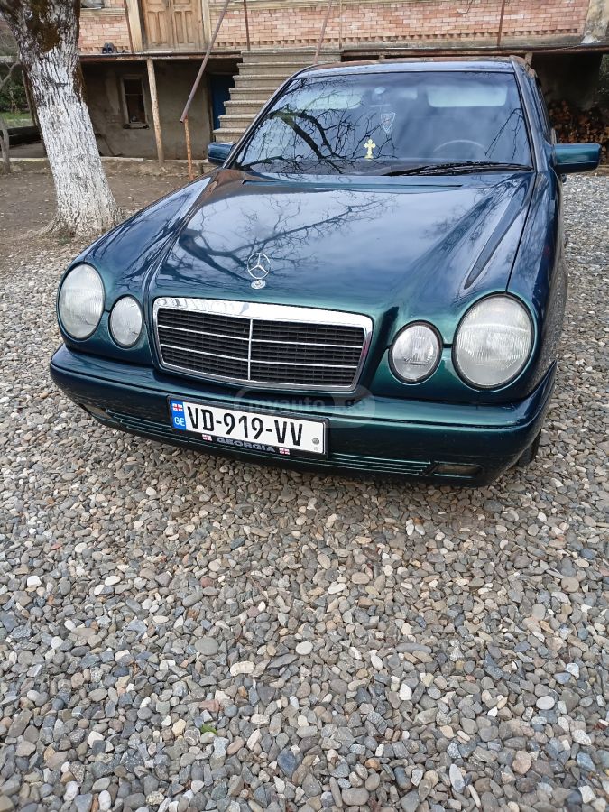 Mercedes-Benz E 200 1997 — photo 2